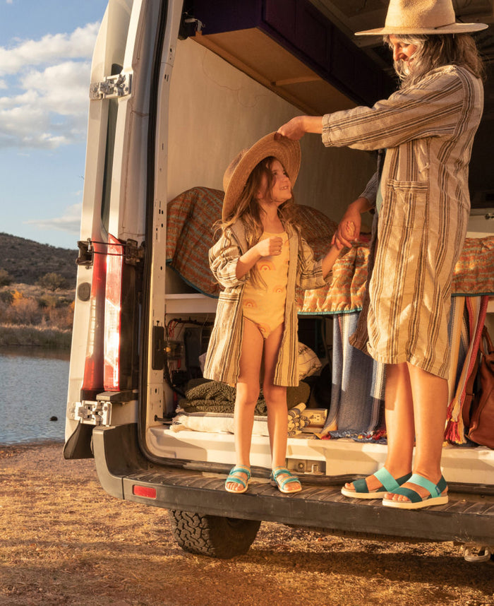 Big Kids' Elle Backstrap | Rainbow/Festival Fuchsia