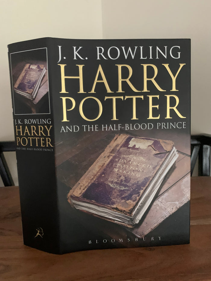 Harry Potter - all seven volumes in slip case (adult covers)