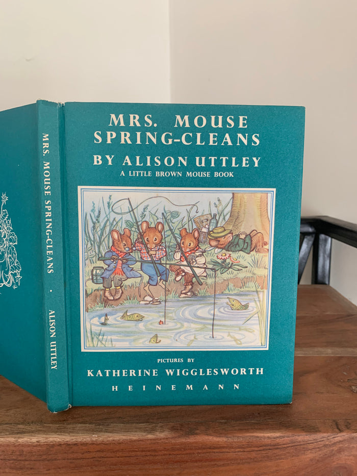 Mrs Mouse Spring-Cleans