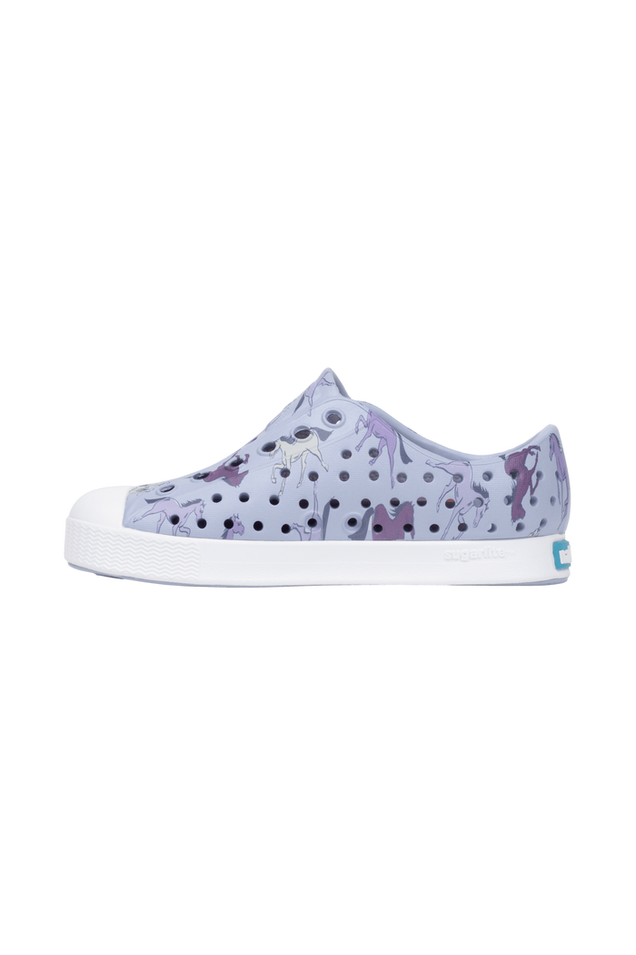 Angled view of a Native Shoes Kids Jefferson Print Kids | Skwybl/Shlwht/Twrlhorses Footwear in Skwybl/Shlwht/Twrlhorses