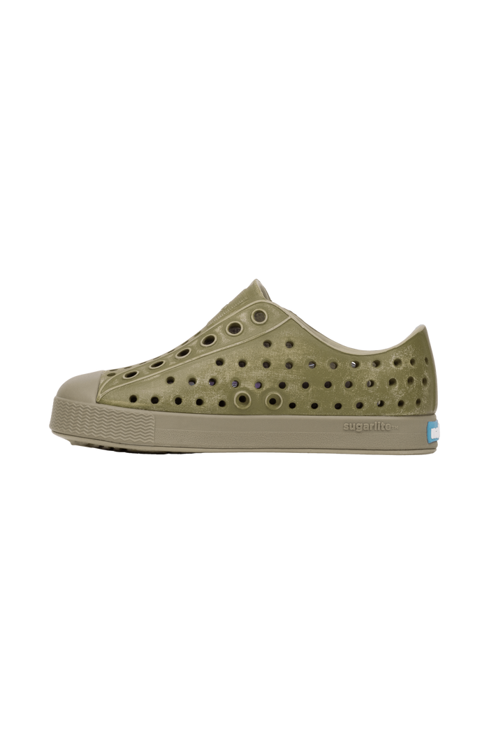 Angled view of a Native Shoes Kids Jefferson Stonewash Kids | Elmgr/Vetgry/Rkiestnwshed Footwear in Elmgr/Vetgry/Rkiestnwshed