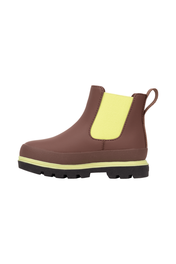 Angled view of a Native Shoes Kids Kensington Chelsea Kids | Bitbr/Jfyblk/Kingr Footwear in Bitbr/Jfyblk/Kingr