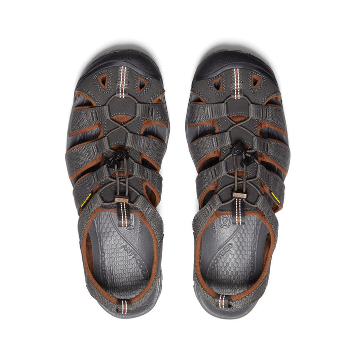 image|one|both|both|Men's Clearwater CNX - Pair Angle Image