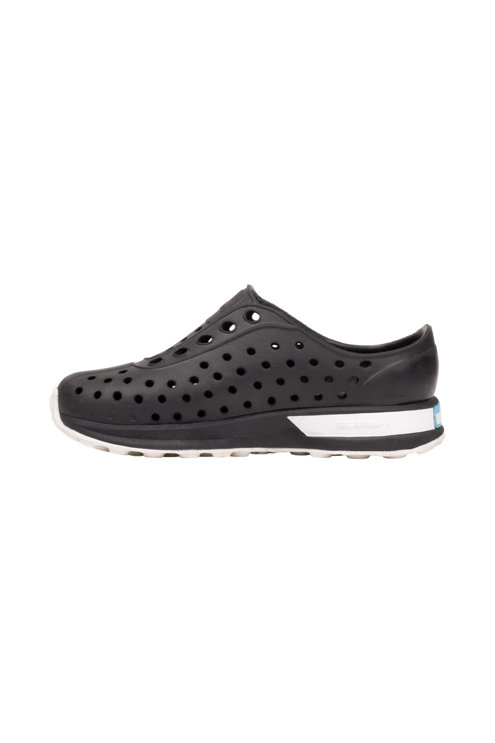 Angled view of a Native Shoes Kids Robbie Block Kids | Jfyblk/Jfyblk/Shlwht/Shlspckrb Footwear in Jfyblk/Jfyblk/Shlwht/Shlspckrb
