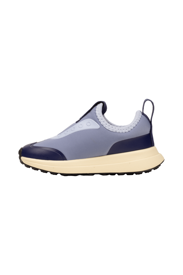 Angled view of a Native Shoes Kids Robbie Dash Kids | Oasisbl/Tapoffwht/Jfyblk Footwear in Oasisbl/Tapoffwht/Jfyblk