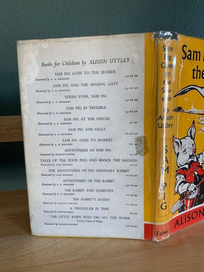 Sam Pig Goes to the Seaside