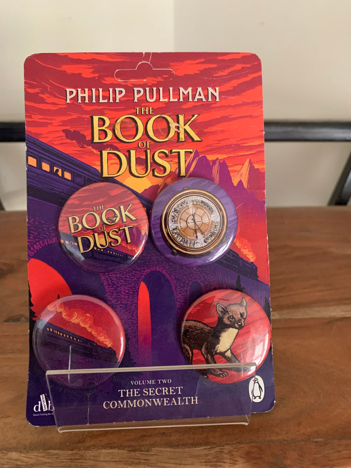 The Book of Dust - Volume Two: The Secret Commonwealth (with promotional badge set)